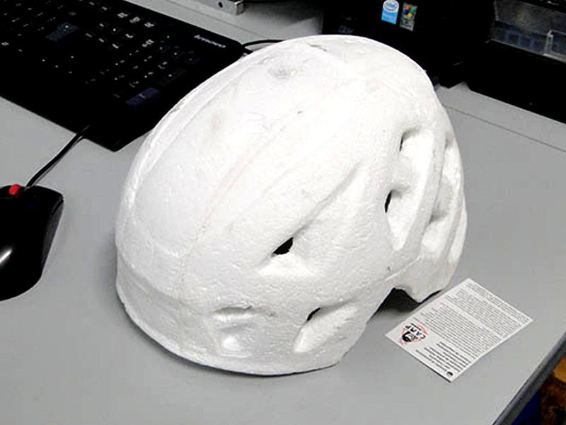 CAMP: Prototyp eines Helms aus Styropor