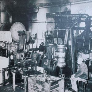 C.A.M.P. Produktionsstätte Innenansicht altes Foto in schwarz-weiß