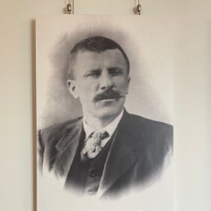 Foto eines antiken Schwarz-Weiß-Porträts von C.A.M.P. Gründer Nicola Codega
